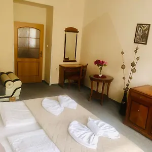 https://hotel-geo.praguehotelsweb.com