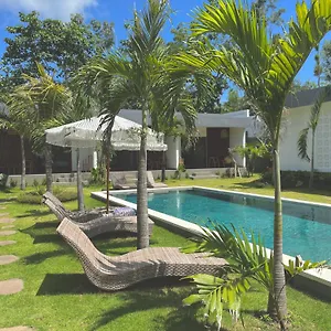https://villa-tropical-almond.ubudhotelsnow.com